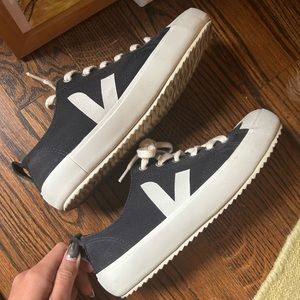 Veja Nova Canvas Sneaker